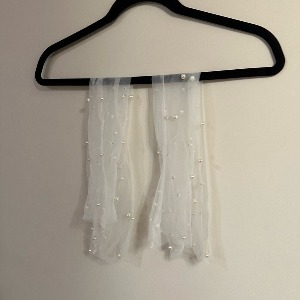FLORA bridal Valentina Gloves - Picture 9 of 10